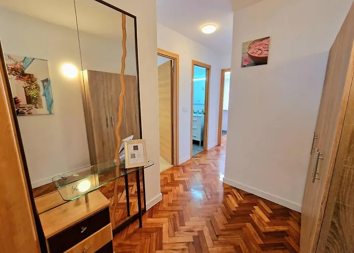 Chabos Plaza Espana Centro * Vigo